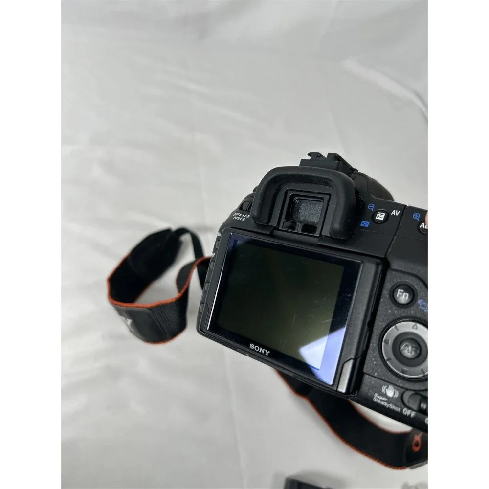 Sony A300 DSLR Camera With 18-70 Lens Camera Bag Battery Sandisk Card & Reader